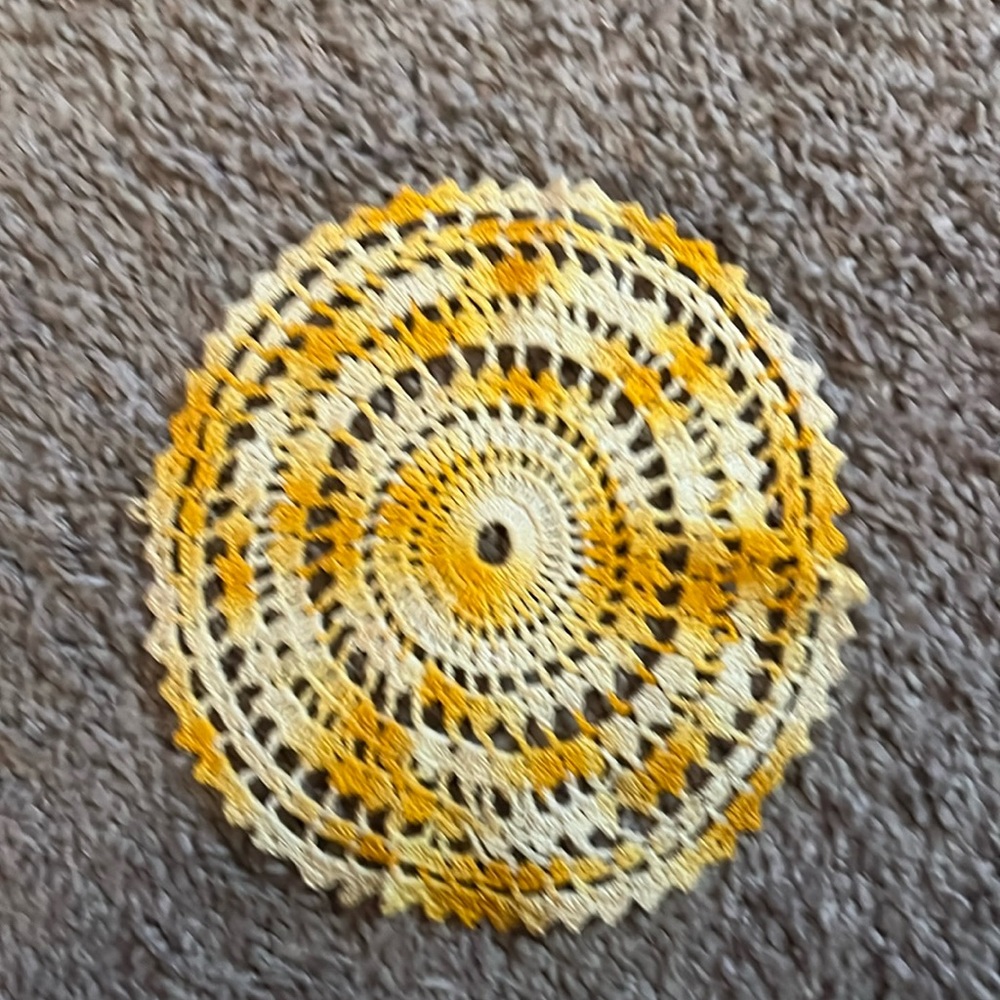 Vintage dolly orange and beige round knitting